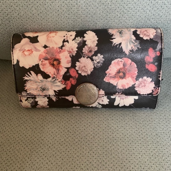 Nine West floral wallet - Picture 2 of 6